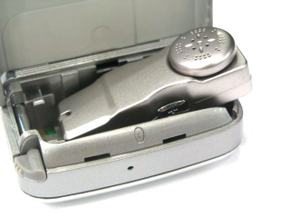 Illustration for article titled Cellphone's Secret Compartment Stores Bluetooth Headset, Drugs